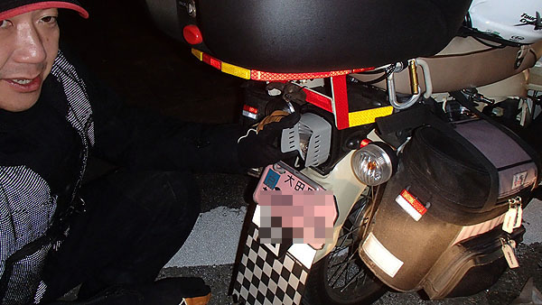 テールランプ修理中